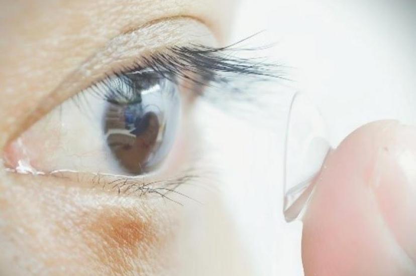 Study participant putting contacts in