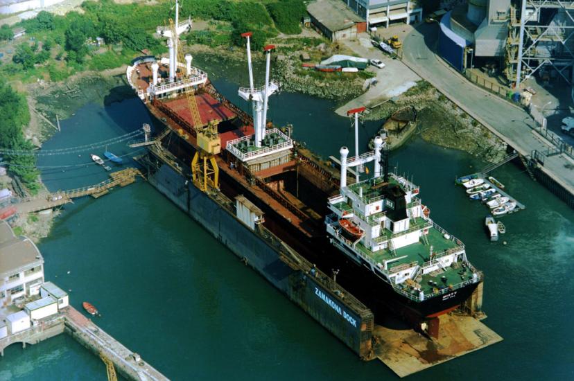 Zamakona Yards dique