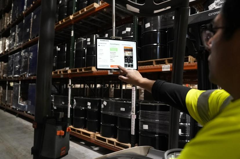 Forklift operator utilising the AI machine vision NobleOne platform