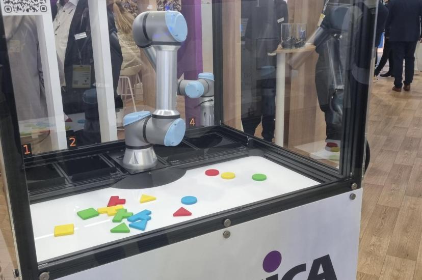 vision guided robotic arm cell demonstration