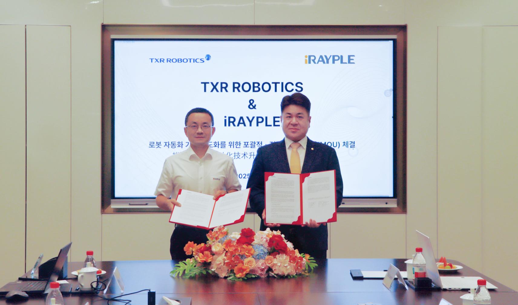 Li Ming and Um In-seob at Dahua Group HQ