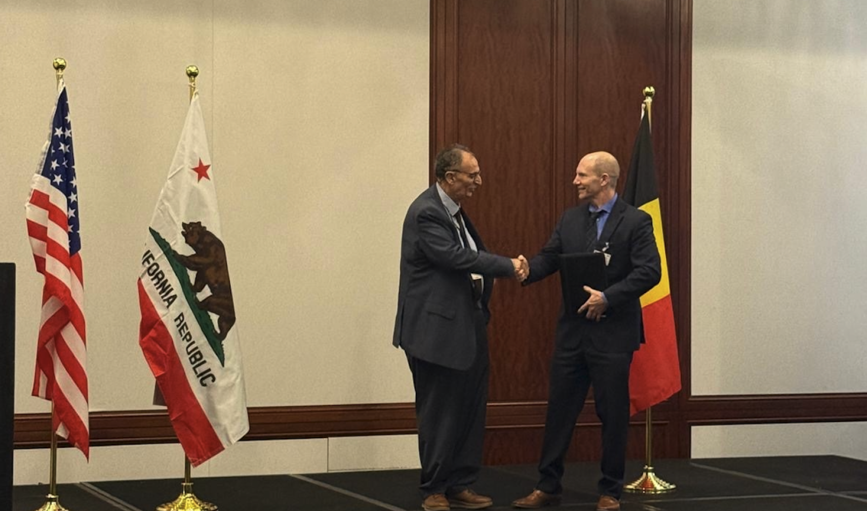 VoxelSensors President Andre Miodezky (l) and Summer Robotics CEO Schuyler Cullen (r)