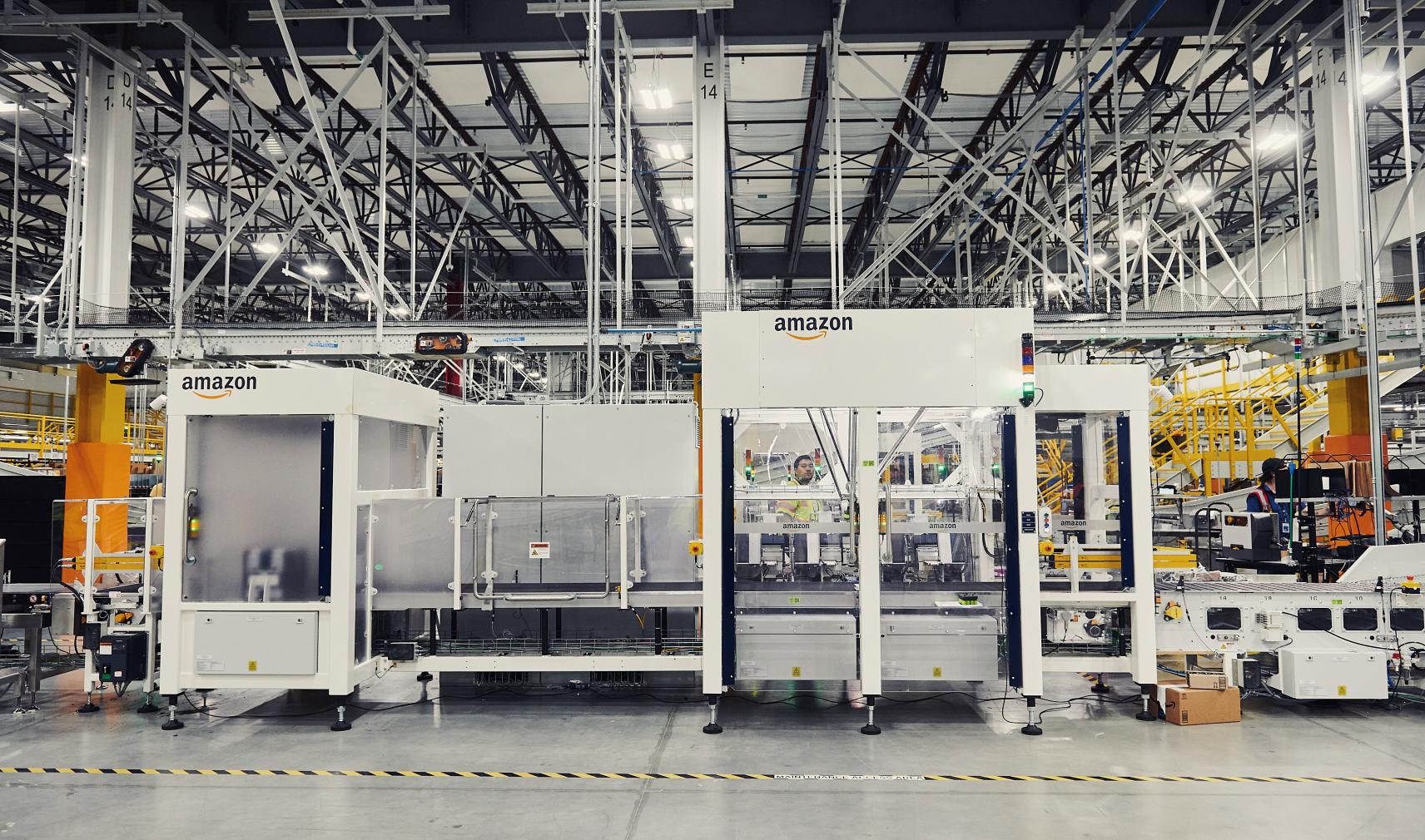 Amazon fulfillment centre packaging robotics