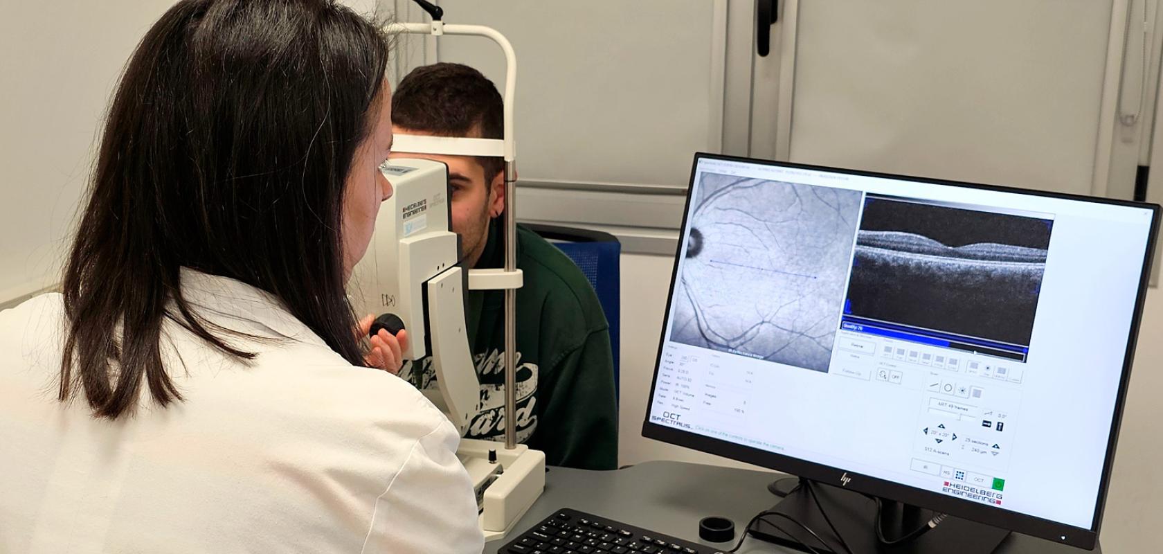 Dr. Ane Murueta-Goyena using optical coherence tomography to measure retinal thickness for neurodegenerative research.