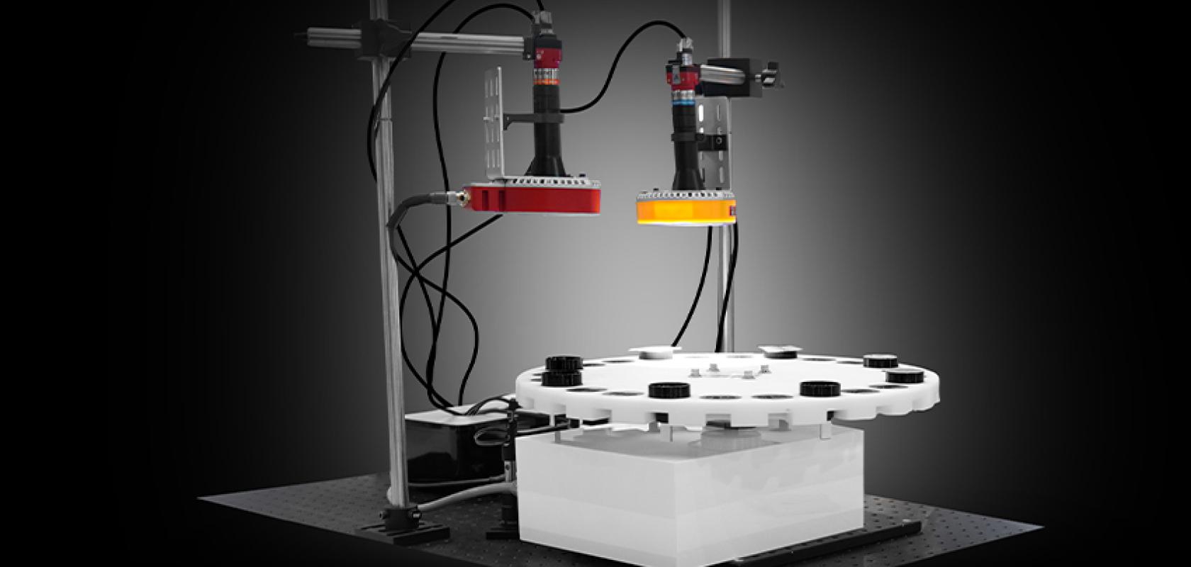 Optical measurement and testing setup with two machine vision cameras and a rotating sample stage