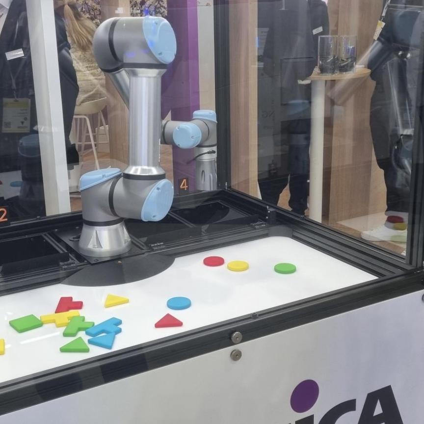 vision guided robotic arm cell demonstration